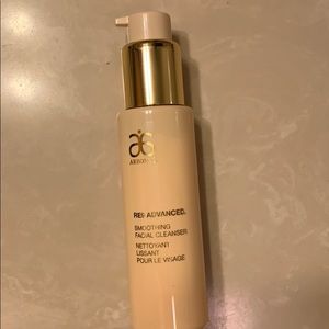 RE9 Advanced smoothing facial cleanser